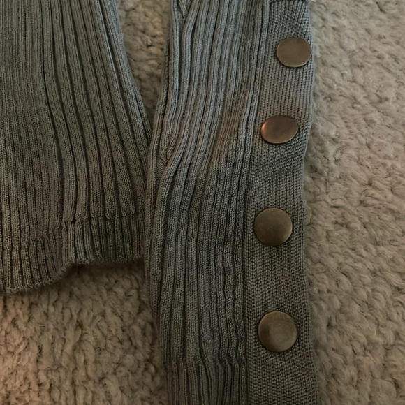 Hooked up top - Picture 3 of 6